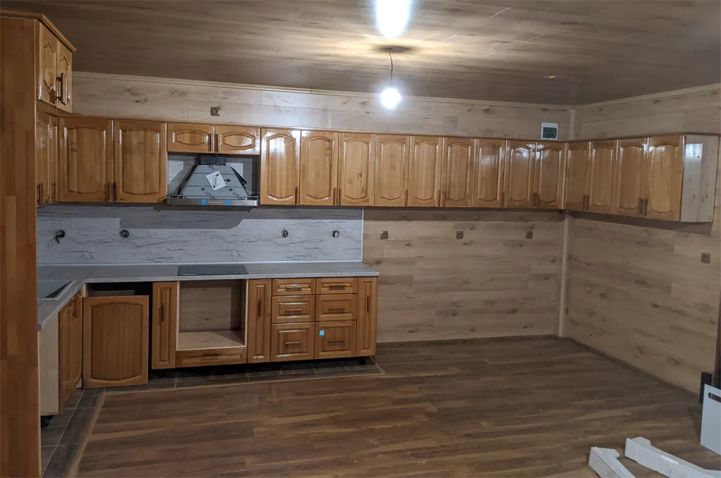 Мега голяма кухня